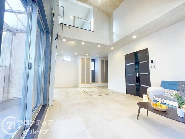 5LDK Detached House Near Hiraoka Station, Higashiosaka - Thumbnail 2