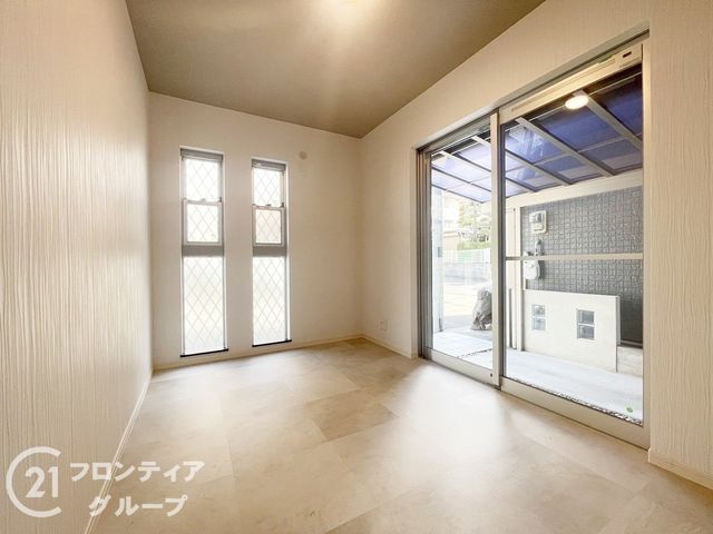 5LDK Detached House Near Hiraoka Station, Higashiosaka - Thumbnail 4