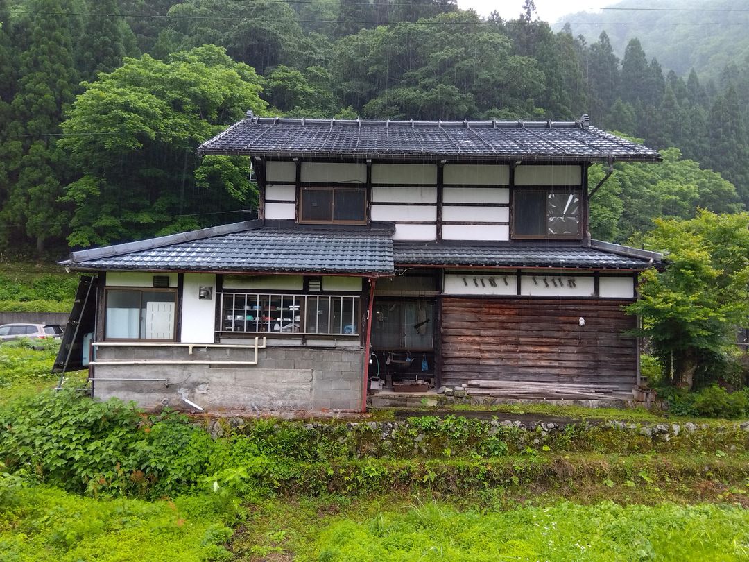 Traditional Wooden House in Hida's Miyagawa District - Thumbnail 2
