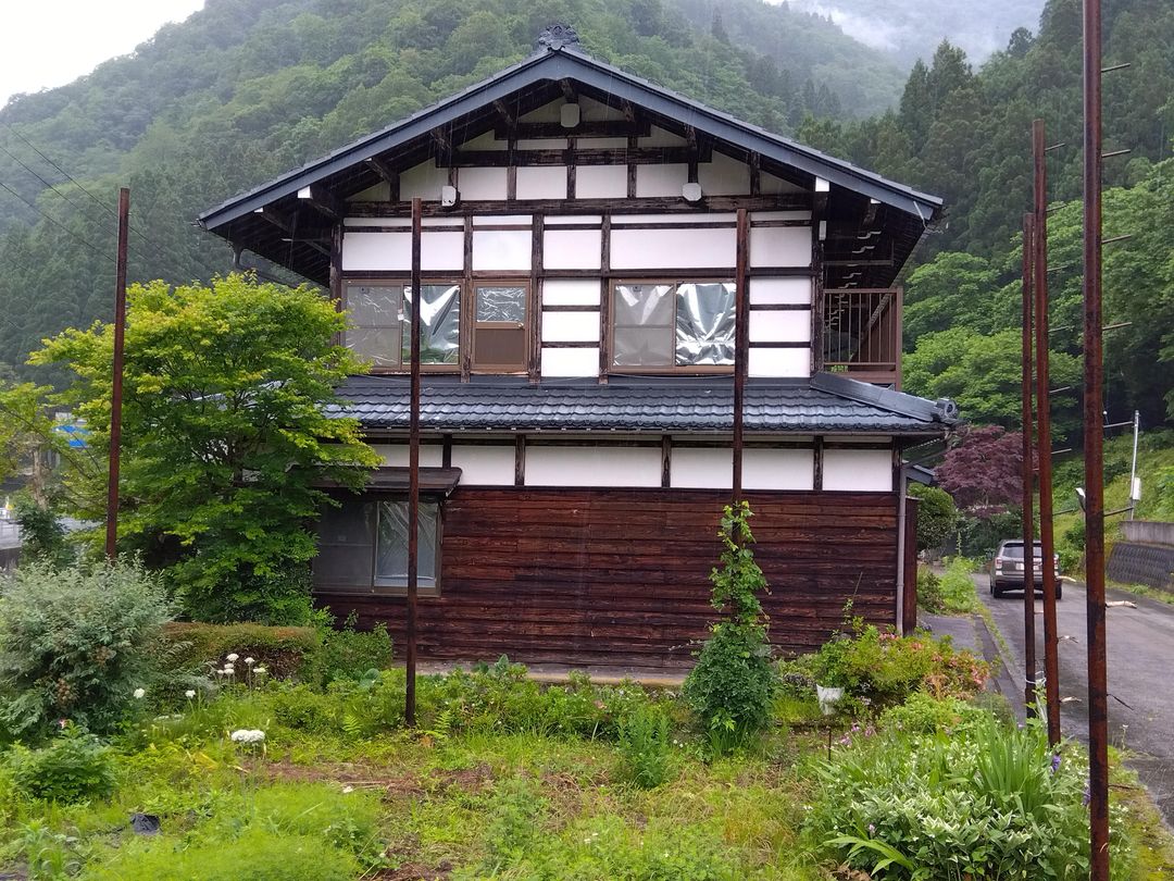 Traditional Wooden House in Hida's Miyagawa District - Thumbnail 4