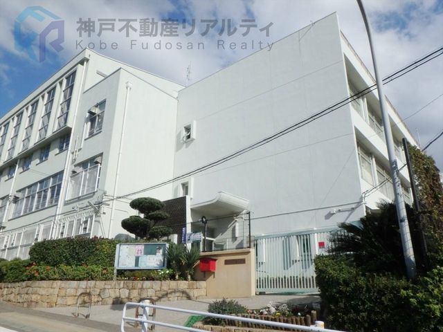5DK House for Sale in Kobe Tarumi - Spacious Family Home Near Maiko - Thumbnail 3