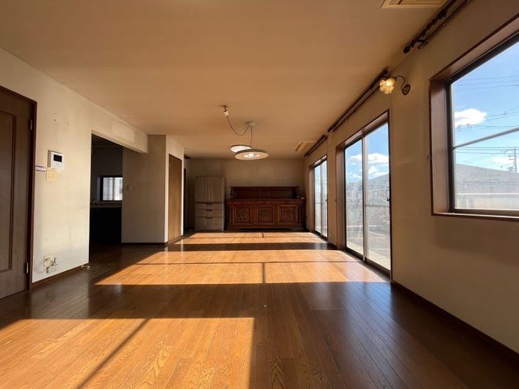 6SLDK House for Sale in Himeji, Hyogo - 240 sqm, Walk-In Closet - Thumbnail 4