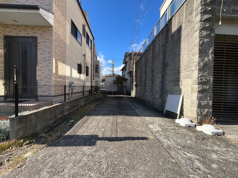 6SLDK House for Sale in Himeji, Hyogo - 240 sqm, Walk-In Closet - Thumbnail 3
