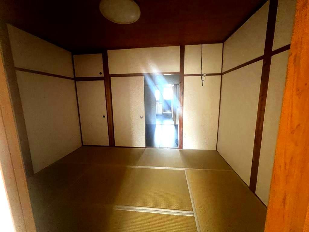 Renovated 4DK Terrace House with Office Space in Hirakata, Osaka - Thumbnail 4