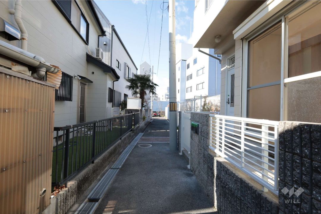 Renovated 3DK House for Sale Near Nishinada Station, Kobe - Thumbnail 2