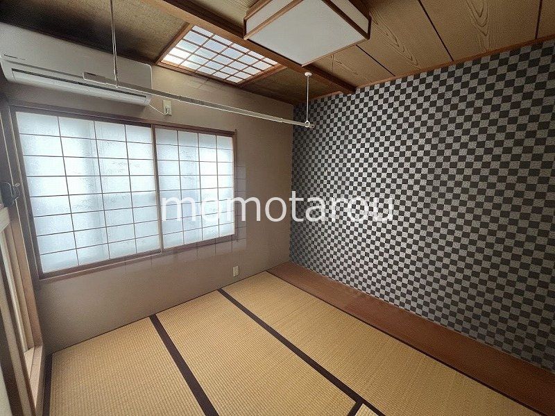 3LDK Detached House for Sale in Suita, Osaka - Thumbnail 2