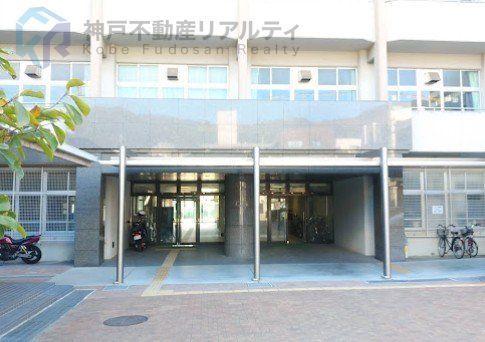 Renovated 3LDK House Near Ishiyagawa Station, Kobe - Thumbnail 2