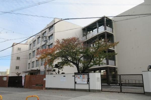 4LDK Detached House for Sale in Tsurumi Ward, Osaka - Thumbnail 2