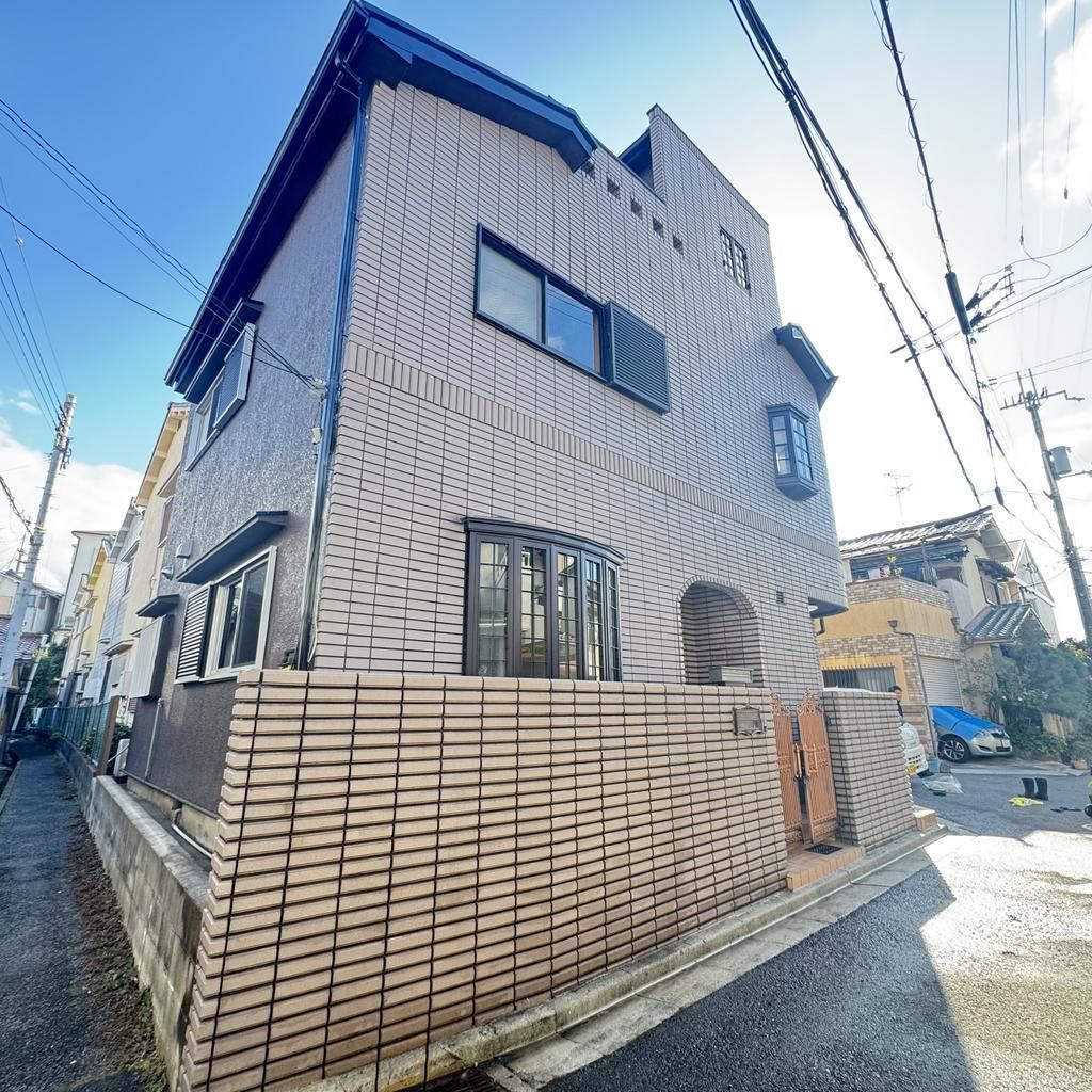 6LDK Corner House with Sauna & Renovation in Habikino, Osaka - Thumbnail 2