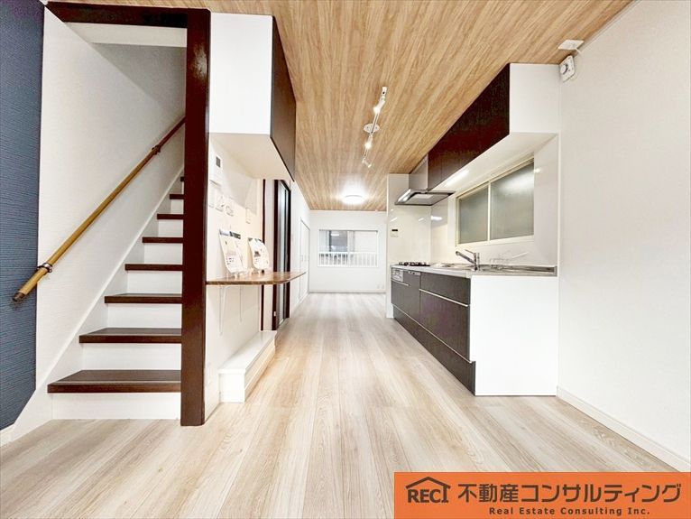 Renovated 3LDK Steel House for Sale in Kobe Higashinada - Thumbnail 2