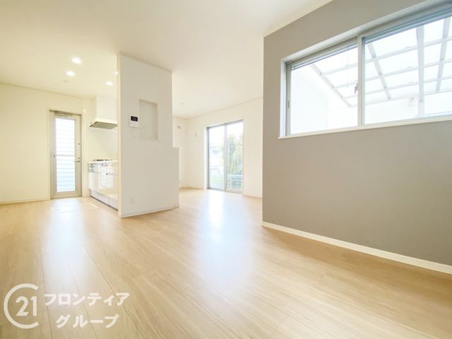 4LDK Detached House in Kobe Nishi Ward with Dual Balcony & Parking - Thumbnail 2