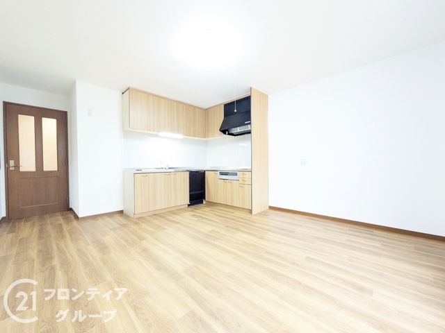 6LDK Steel-Frame House Near Uozaki Station, Kobe - Thumbnail 3