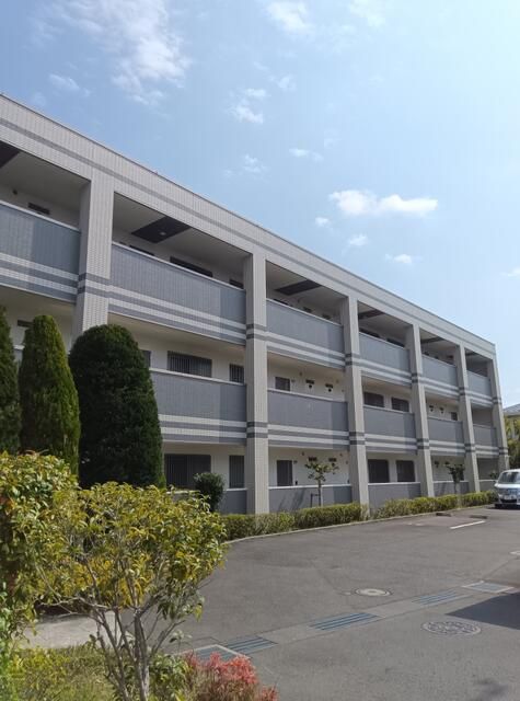 GRANDAY 2LDK Apartment for Rent near Yomiuriland-mae Station - Thumbnail 4