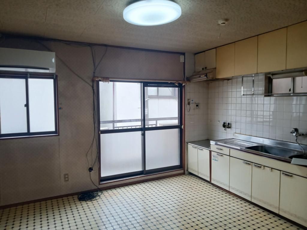 3LDK Terrace House for Sale in Takatsuki, Osaka - Thumbnail 2