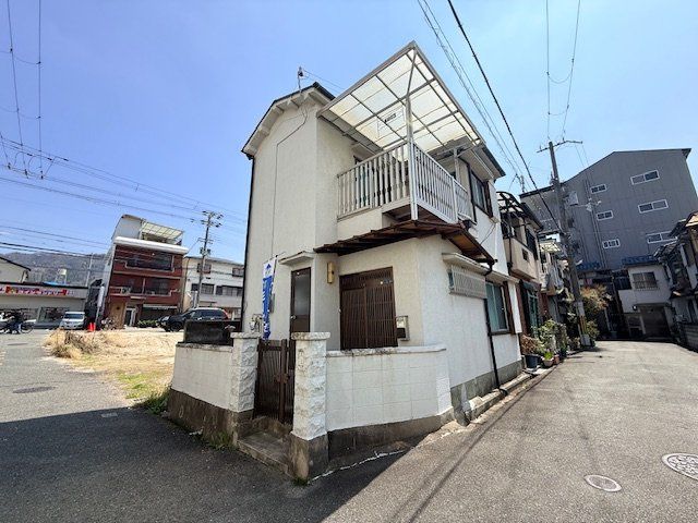 Corner Lot 3DK House for Sale Near Hyotan-yama Station, Higashiosaka - Thumbnail 2