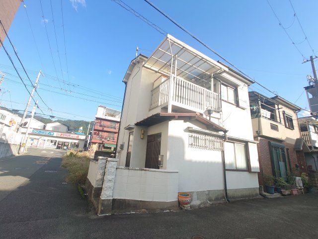 Corner Lot 3DK House for Sale Near Hyotan-yama Station, Higashiosaka - Thumbnail 3