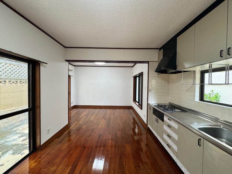 Renovated 3LDK RC House in Naha, Okinawa - 76m² - Thumbnail 4