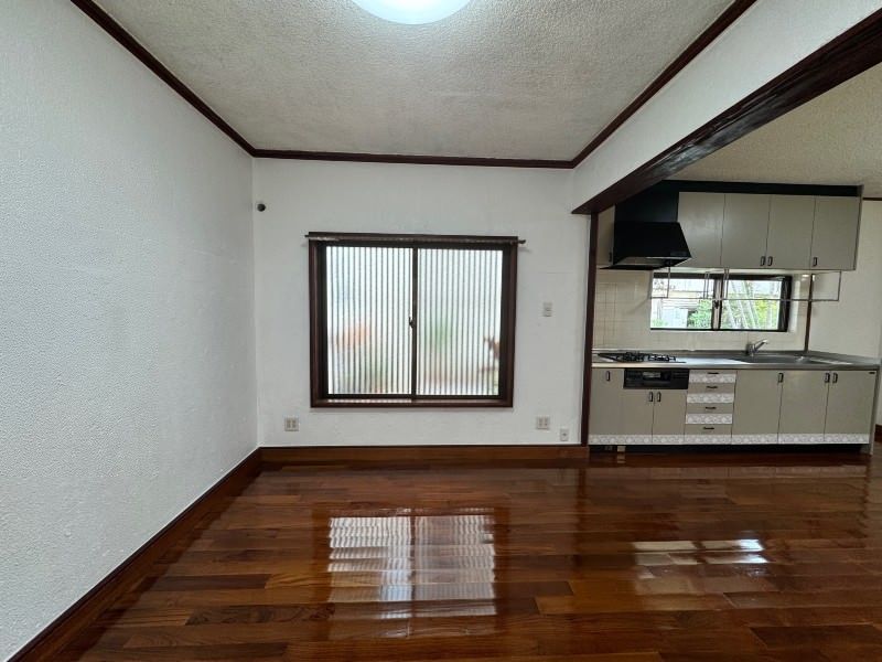 Renovated 3LDK RC House in Naha, Okinawa - 76m² - Thumbnail 2