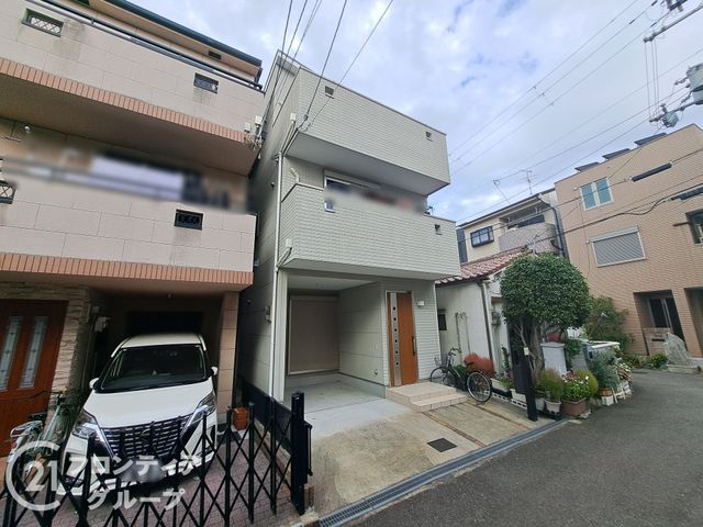 Modern 3-Story House for Sale in Higashiosaka, Osaka - 2SLDK - Thumbnail 4