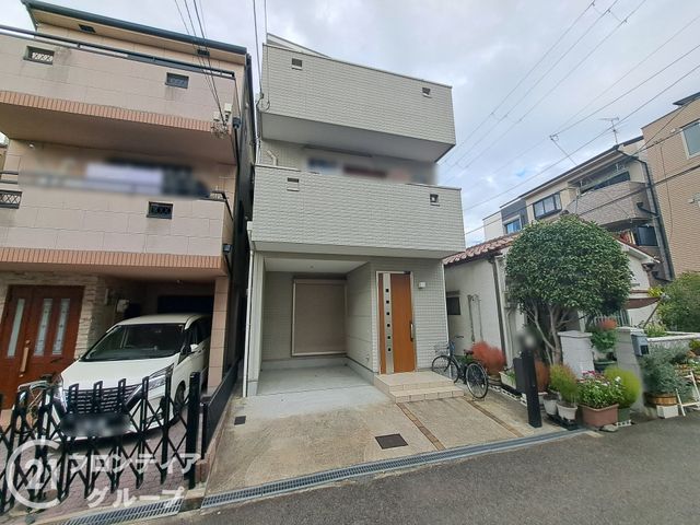 Modern 3-Story House for Sale in Higashiosaka, Osaka - 2SLDK - Thumbnail 2