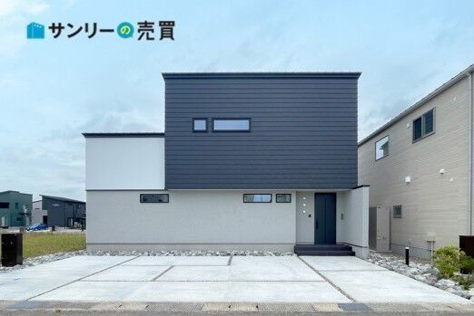 Modern 4LDK House with Courtyard in Uchinada, Ishikawa - Thumbnail 2