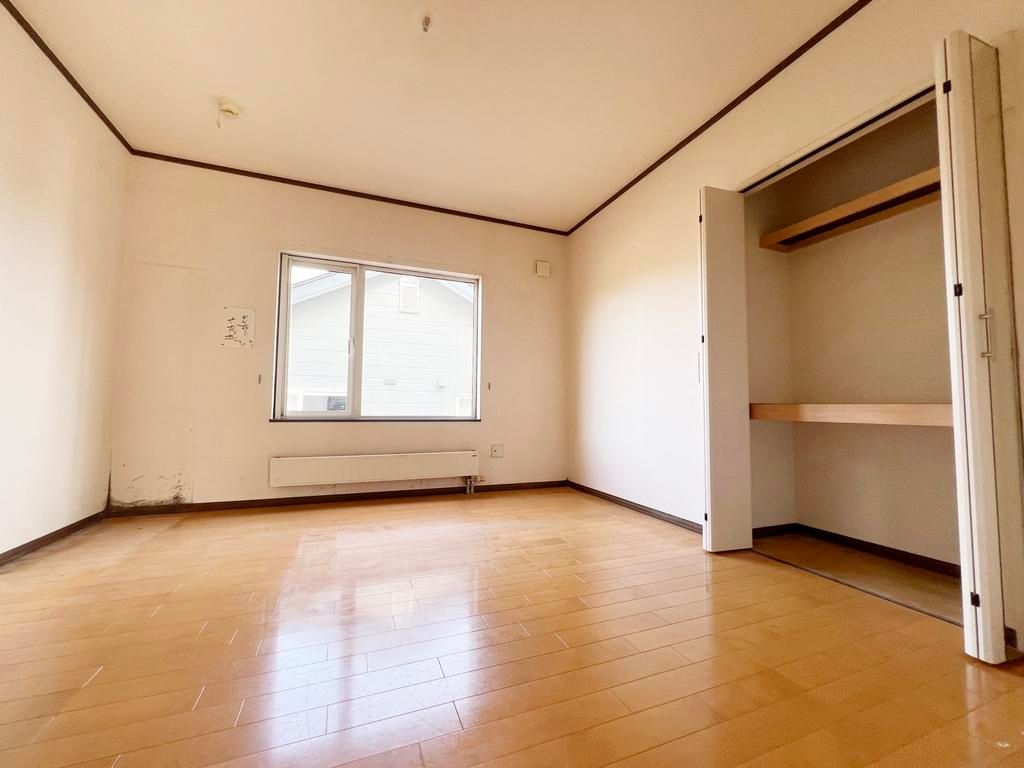 Spacious 5SLDK Two-Generation House with Large Garage in Iwamizawa - Thumbnail 4