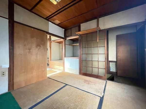 2DK House for Sale in Osaka's Hirano Ward Near Shinkami Station - Thumbnail 3