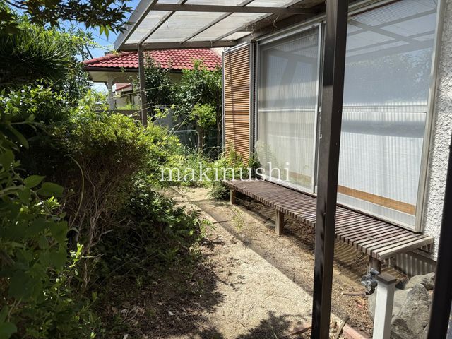 Renovated 4LDK Terrace House for Sale in Habikino, Osaka - Thumbnail 2