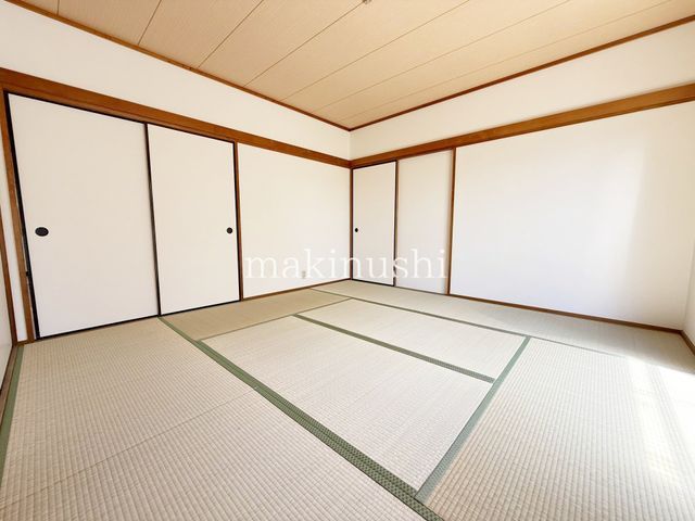 Renovated 4LDK Terrace House for Sale in Habikino, Osaka - Thumbnail 4