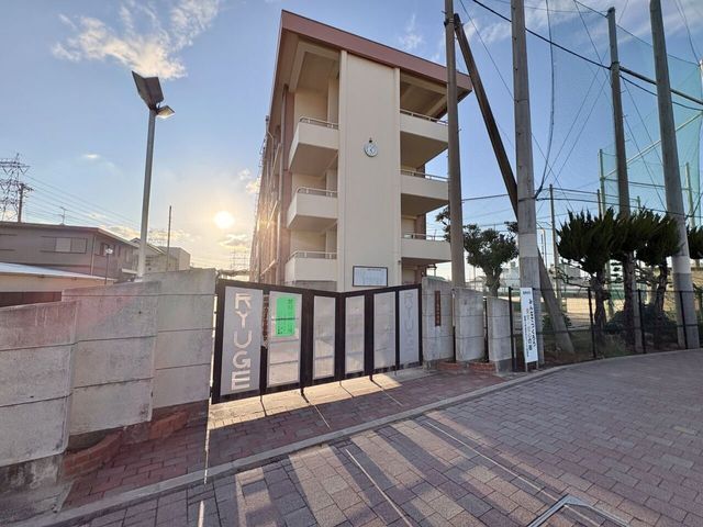 Modern 4LDK House with Garage in Yao, Osaka - 2025 Build - Thumbnail 2