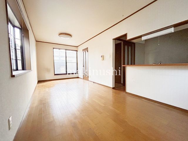 4LDK Detached House for Sale in Matsubara, Osaka - Thumbnail 2