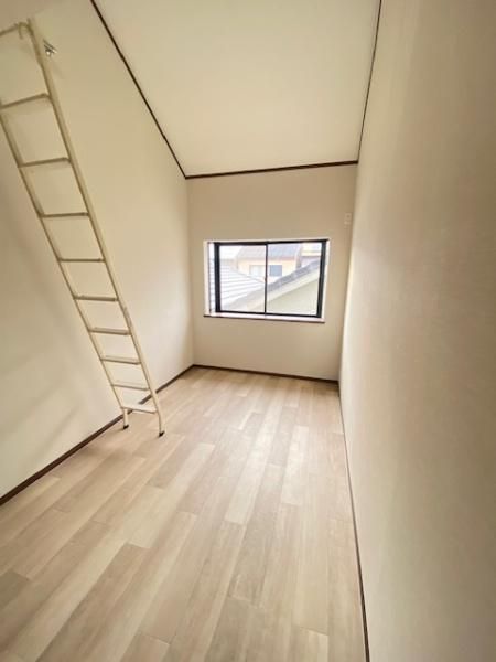 Renovated 4LDK House with Loft near Neyagawashi Station, Osaka - Thumbnail 4