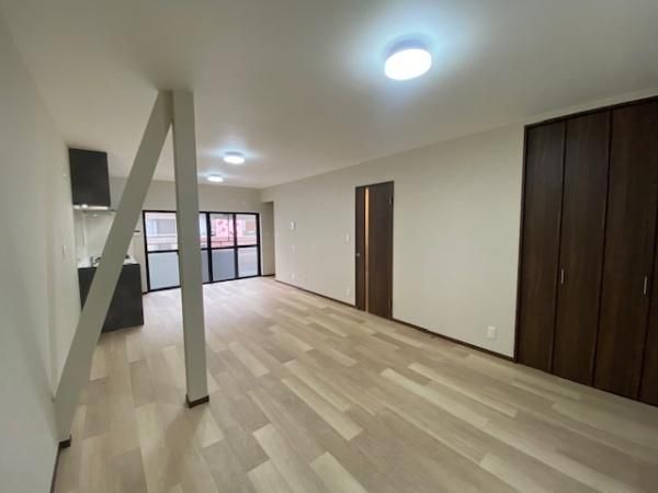 Renovated 4LDK House with Loft near Neyagawashi Station, Osaka - Thumbnail 2
