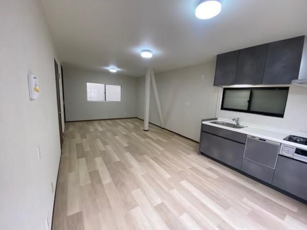 Renovated 4LDK House with Loft near Neyagawashi Station, Osaka - Thumbnail 3