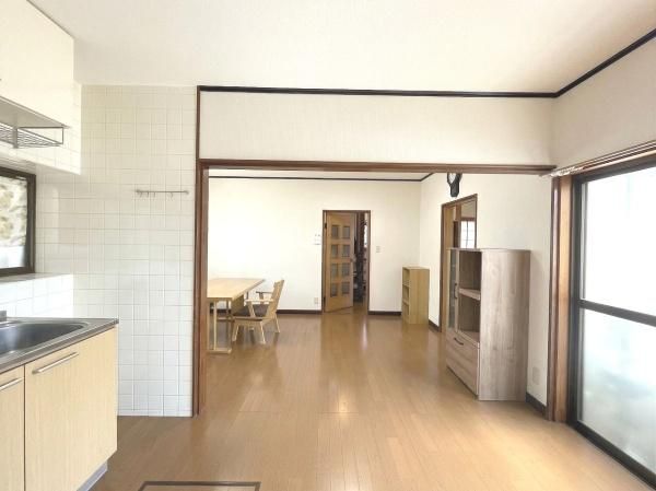 Renovated 4LDK House Near Takarazuka Station - Thumbnail 2