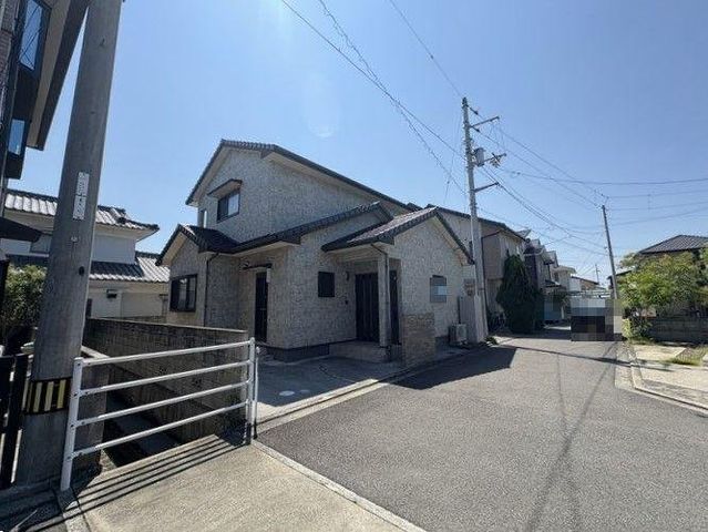 3LDK Detached House in Matsuyama | Spacious Home with Modern Amenities - Thumbnail 4