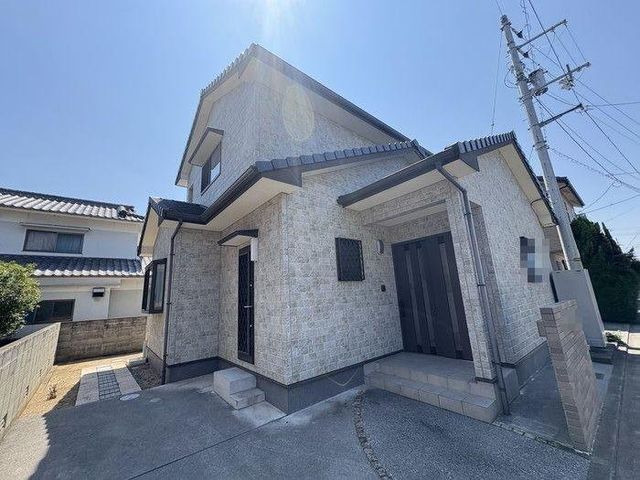 3LDK Detached House in Matsuyama | Spacious Home with Modern Amenities - Thumbnail 2