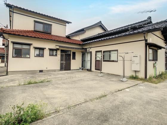6LDK Renovated Corner Lot House for Sale in Komatsu, Ishikawa - Thumbnail 2