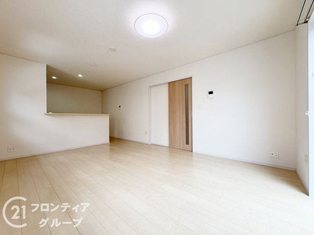 4LDK Detached House for Sale in Yamato-Koriyama, Nara - Thumbnail 2