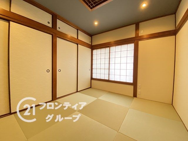 Renovated 3-Story House with 4DK Layout in Kadoma City, Osaka - Thumbnail 2