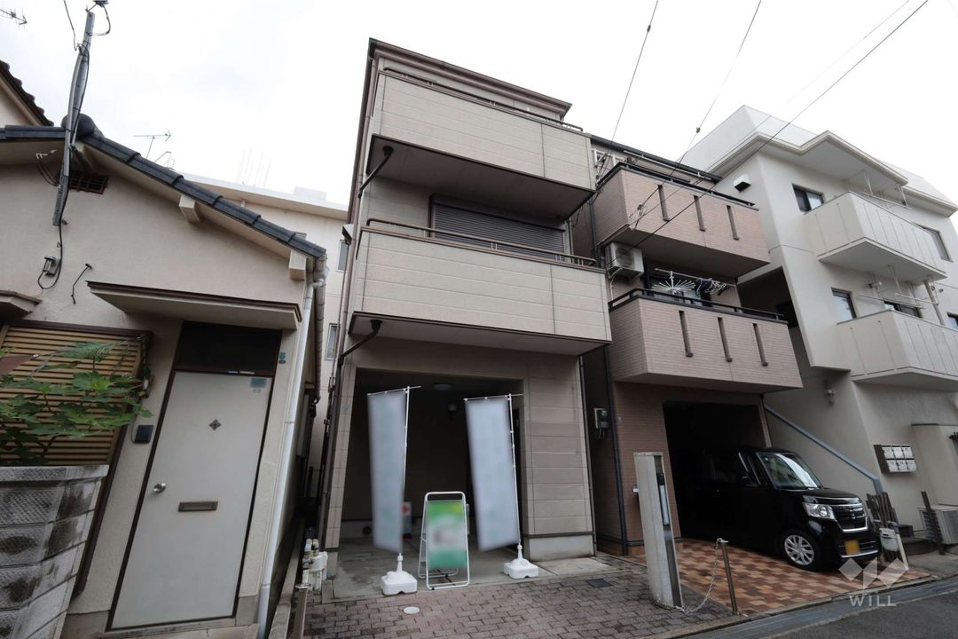 Renovated 2LDK House for Sale in Kobe Nada Ward, Hyogo - Image 1