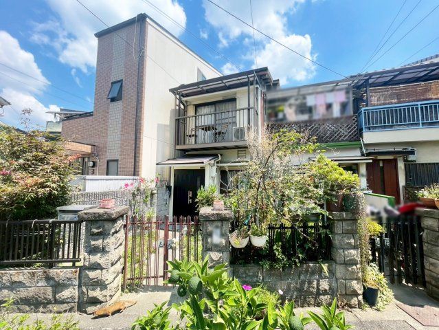 Renovated 4DK Terrace House Near JR Awaji Station, Osaka - Thumbnail 2