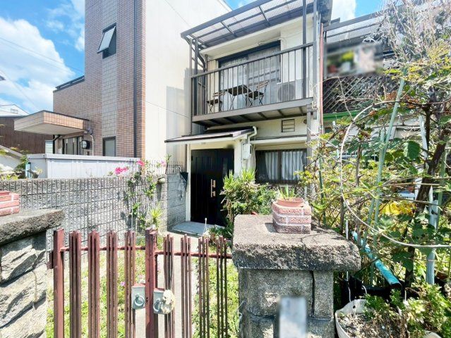 Renovated 4DK Terrace House Near JR Awaji Station, Osaka - Thumbnail 3