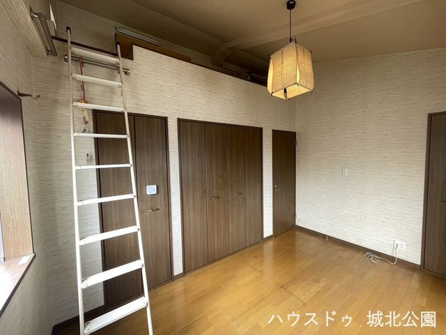 2LDK Steel-Framed House for Sale in Moriguchi, Osaka - Thumbnail 2
