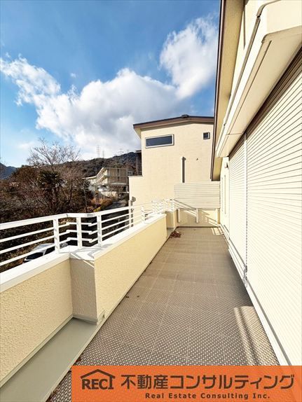 Renovated 4LDK House with Panoramic Kobe Views in Higashinada - Thumbnail 2