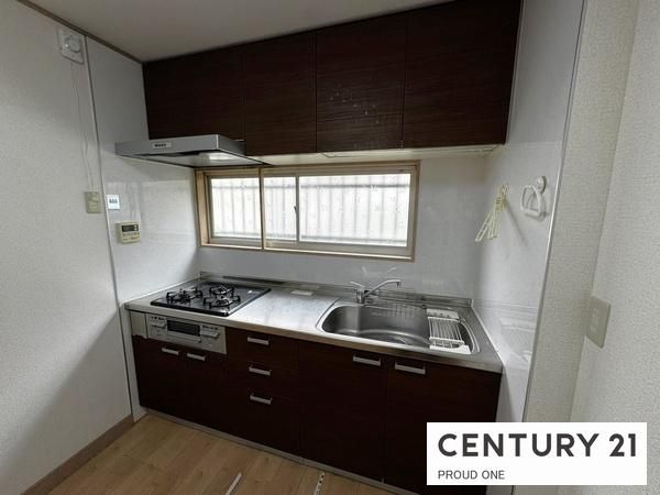 3DK House for Sale in Yodogawa-ku, Osaka | 12 Min Walk to Kanzakigawa Stn - Thumbnail 4