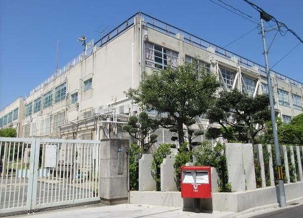 2DK Terraced House for Sale in Higashiosaka, Osaka - 4.2M Yen - Thumbnail 3