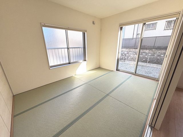 Modern 4LDK House for Sale in Kawachinagano, Osaka - Thumbnail 3
