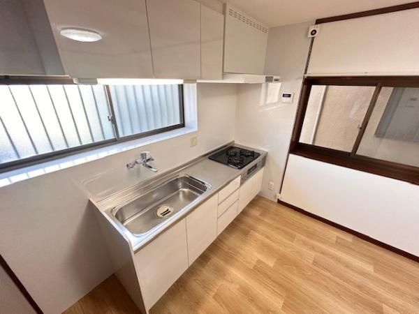 Renovated 5LDK House with Garage in Hirakata, Osaka - Thumbnail 4