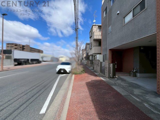 5SLDK Steel-Framed House for Sale in Itami, Hyogo - Thumbnail 3